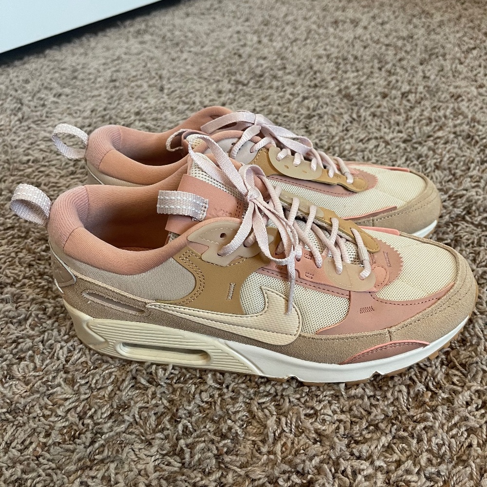 Women’s Nike Air Max 90